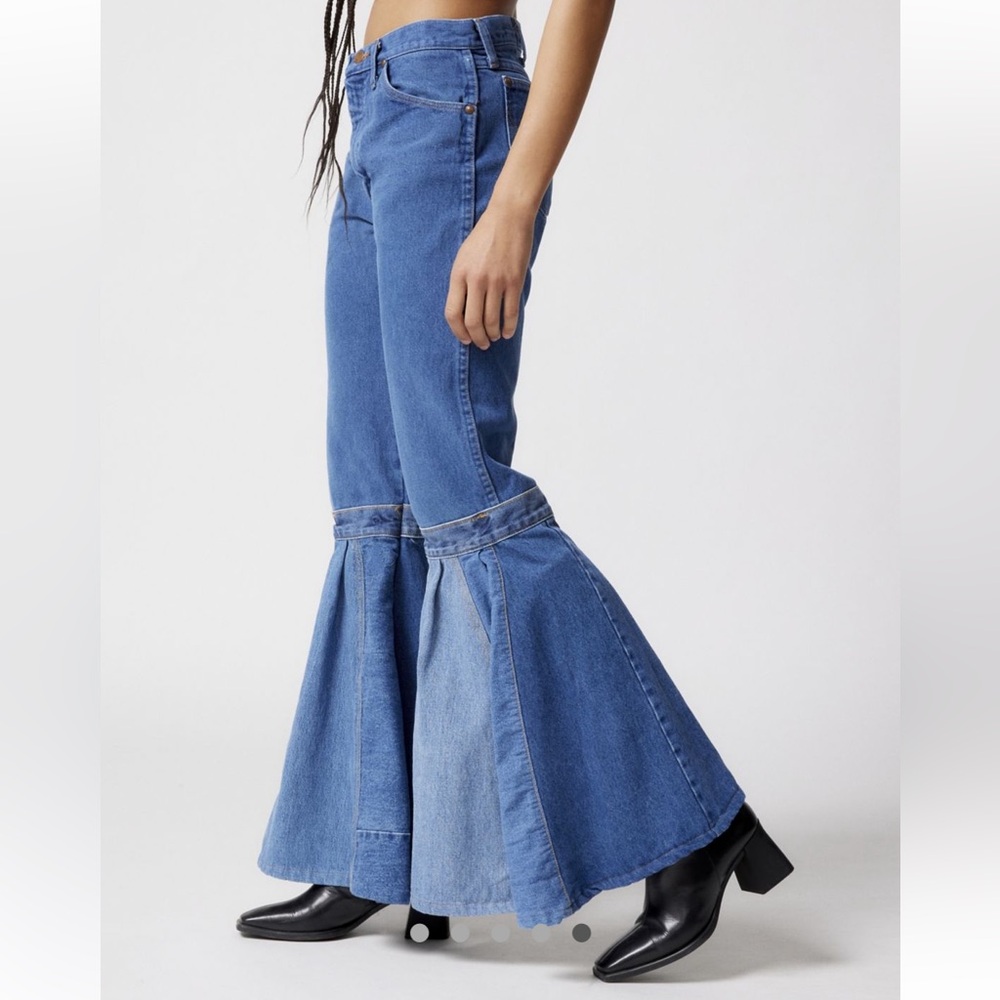 NWT Urban Outfitters Size 8 Remade Renegade Brand Wide Flare Blue Denim Jeans